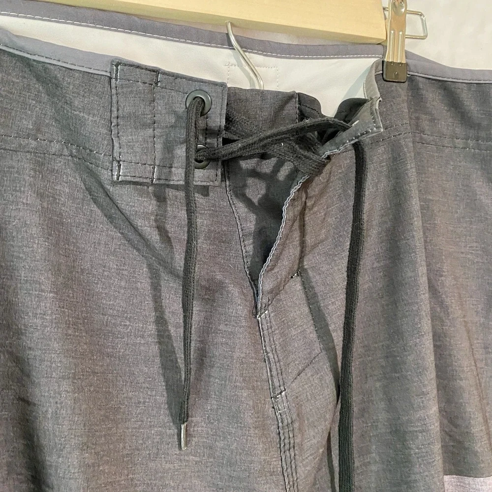 Burnside‎ Mens Swim Boardshorts Size 34 Black Gray Striped Drawstring Beach